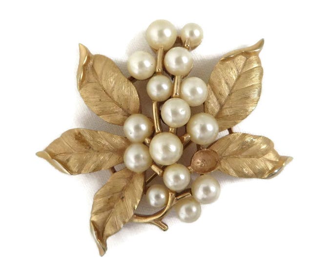 Trifari Faux Pearl Flower Brooch, Vintage Matte Gold Tone Signed Trifari Pin, Missing Pearl