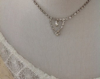 Vintage rhinestone necklace......No missing stones....Pretty design