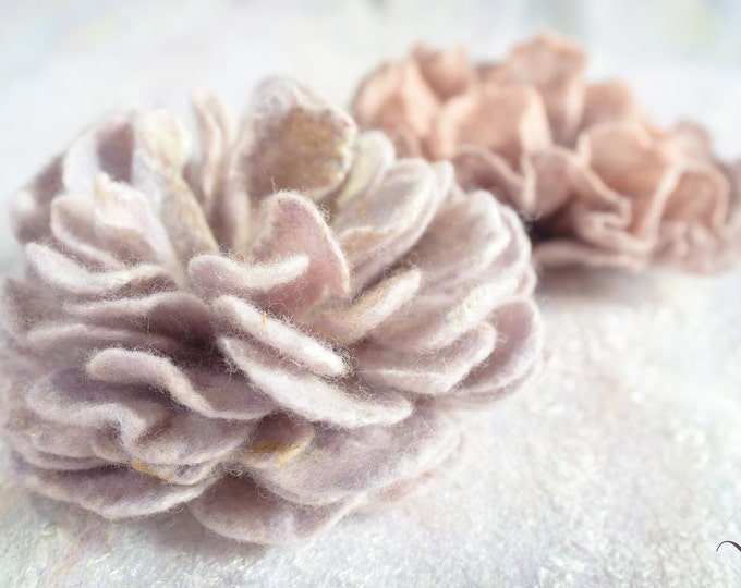 Merino Wool Silk Felted Brooch Pretty Pink Beige Boho Retro Look Flower Scarf Pin Brooch Spring Elegant Bridal Corsage Wedding Fashion