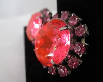 Pink vintage clip on earrings, vintage jewelry, rhinestone earrings 80's 90's prom, vintage gift for her, drag queen jewelry costume earring