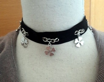 Black velvet choker with lucky leafs charms Romantic modern design Boho Ibiza style choker