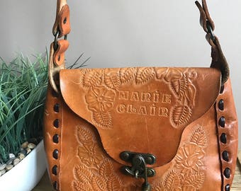 Vintage 1970s tooled leather saddle bag // 70s floral tooled leather purse shoulder strap // distressed leather purse tooled flowers boho