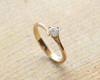 A twisting 9ct yellow gold and diamond engagement ring. Brilliant cut diamond ring, yellow gold, unique, unusual UK size N (US size 6 1/2)