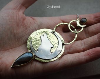Wolf pendant Nickel silver Brass wire Howling wolf Labradorite gemstone Wild animal Nature jewelry Nature necklace Nature inspired Wild wolf