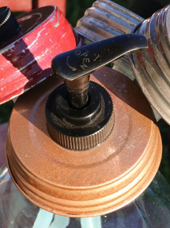 Mason Jar Lid with Pump