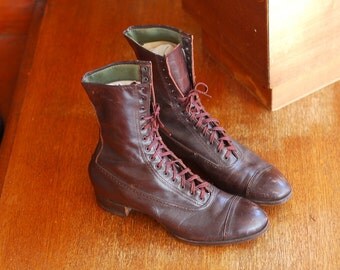 vintage brown leather antique boots / size 4.5 5