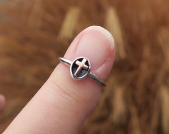 Dainty Vintage 925 Sterling Silver Cross Ring