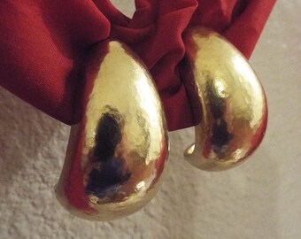 Vintage gold tone VC marked clip on earrings