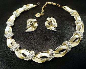 Vintage Lisner Rhinestone Gold Tone Necklace and Earrings