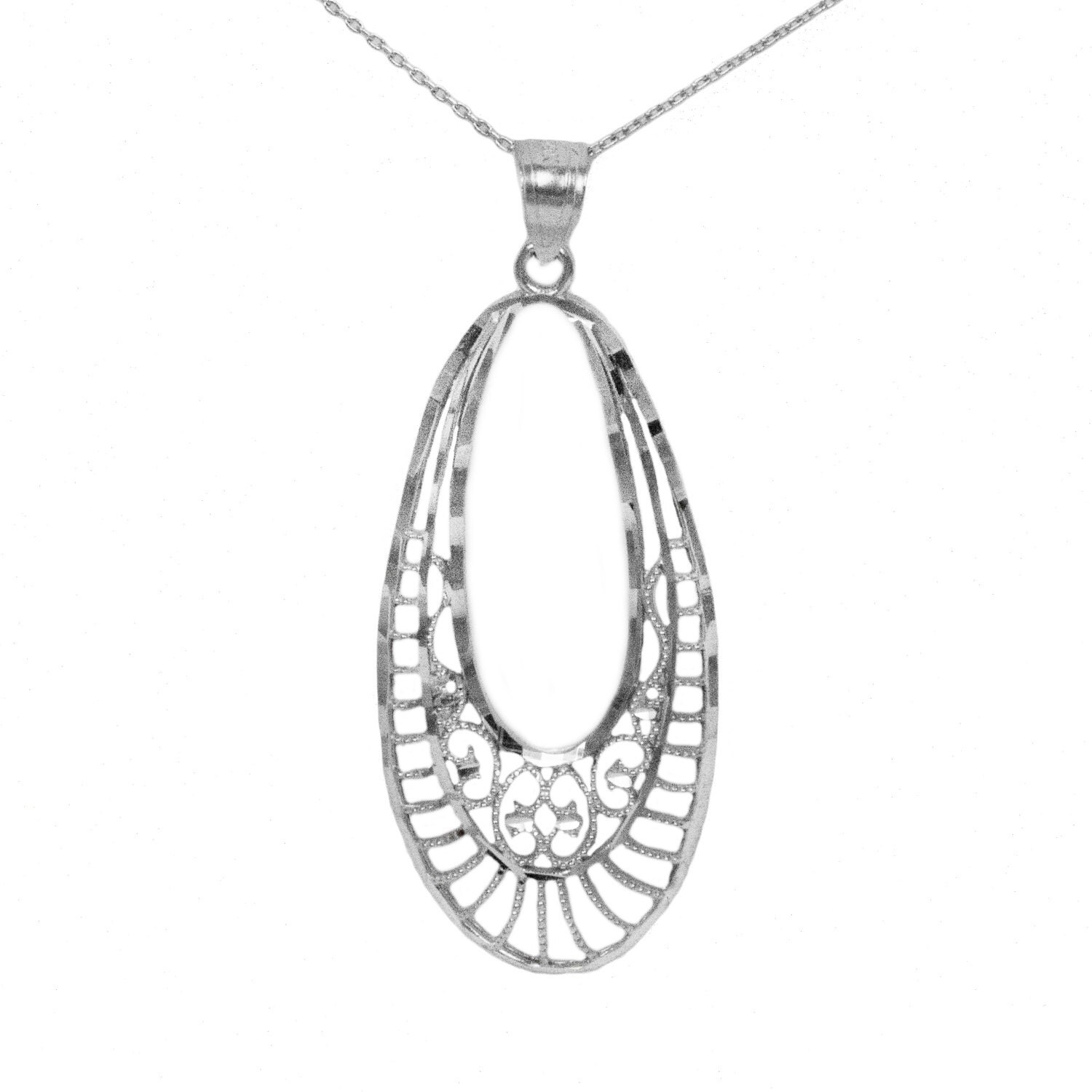 10k White Gold Fashion Pendant Necklace