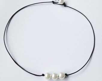 Triple Pearl Choker, 3 Pearl Choker, Pearl Leather Choker, Dainty Pearl Choker, Minimal Pearl Choker, Leather Pearl Choker, Pearl Choker