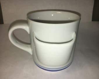 Vintage Unique Collectors White Mug Hot Drink Cup w/ Side Pouch CMI VGC Stoneware made in China 3 5/8" tall