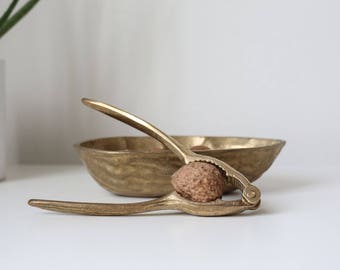 Set of brass shell in walnut and brass nut cracker with walnut tree, vintage kitchen decor, 1960