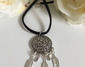 Boho feather silver tone choker