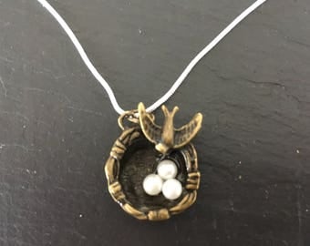 Birds nest necklace