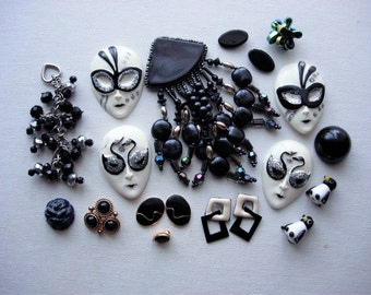 Pretty Craft Lot of Various Broken Vintage Jewelry