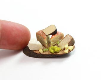 Cheese Platter - 1/12 Scale Dollhouse Miniature Preparation Board