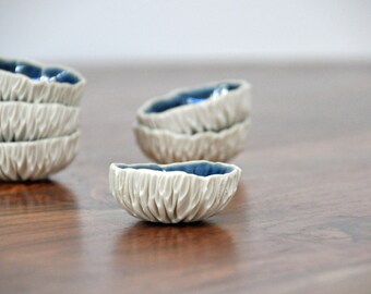 Tiny Navy Blue Geode Bowl - Ceramic Bowl Ring Dish Gift for Her Foodie Gift Salt Dish Blue White Ceramic Bowl Porcelain Dish