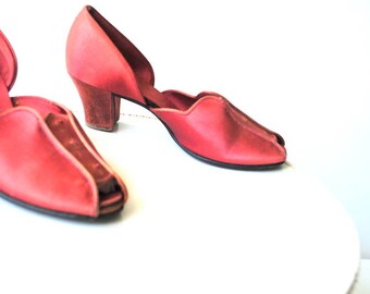 Glamour vintage 40s, terracotta , glossy satin , boudoir slippers. Daniel Green. Size 8