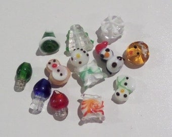 14CT. Glass Lampwork Christmas Beads all different 12mm (K30)
