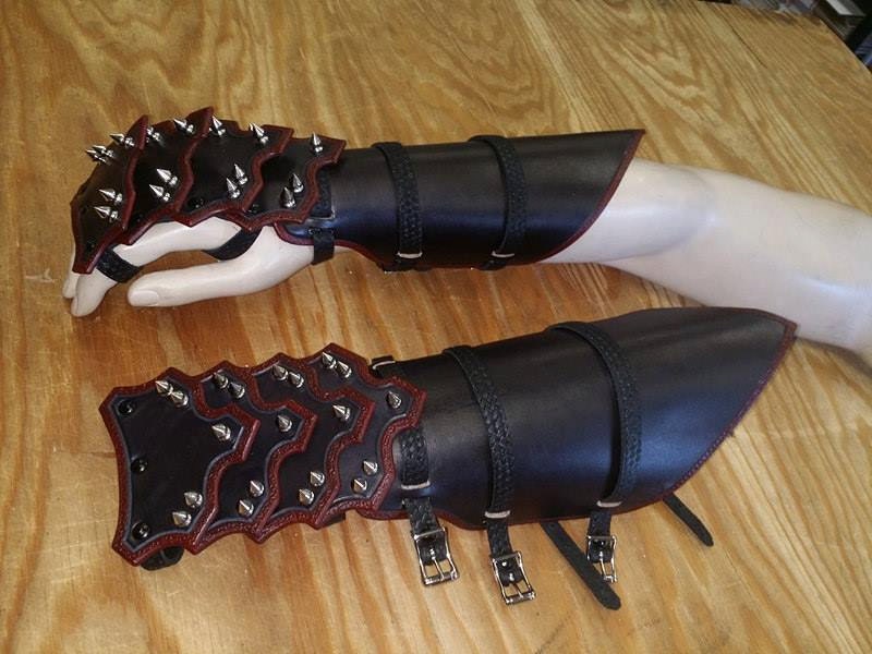 Leather Armor Spiked Gothic Reverse Clamshell Gauntlets
