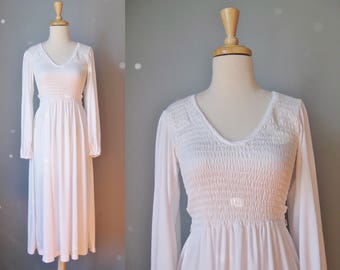 White Dress / Vtg 70s / Aloof Long Sleeved White Dress / Smocked Dress / Midi length white dress