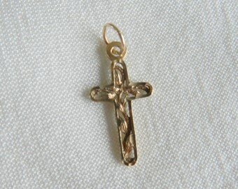 CROSS PENDANT 10K Vintage Diamond Cut Filigree