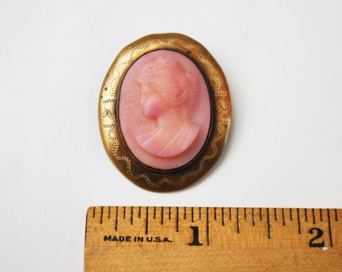 Pink Cameo Brooch - Gold filled - Pink Glass - C clasp - Victorian - Etched gold plated