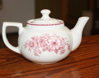 Mid Century Restaurant Ware Teapot made by Sterling China, East Liverpool Ohio USA