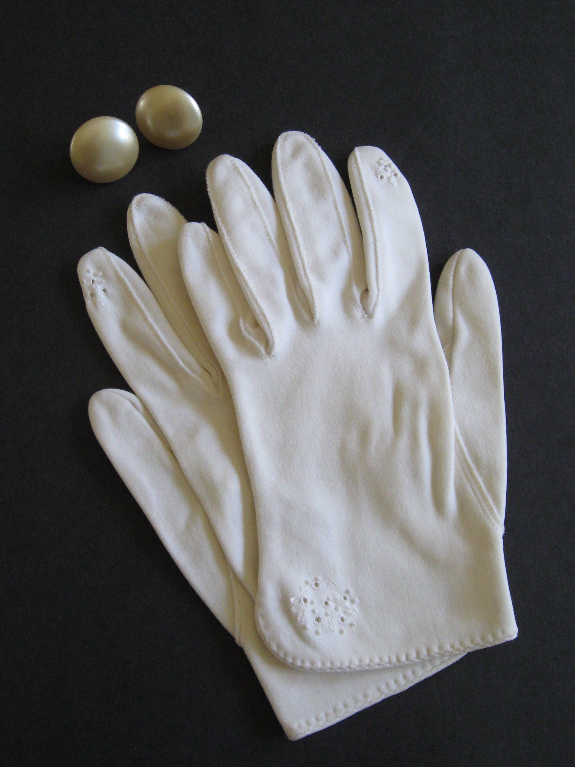 Short white gloves 1950s vintage cotton gloves with tonal