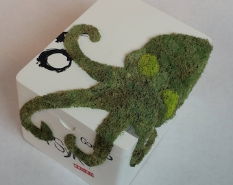 Groomsman Best Man Gift box, Repurposed Cigar Box Moss Art, Tentacle Stash Box, Keepsake Box, Octopus, Cthulhu