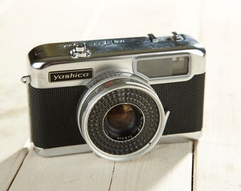 Film Camera Yashica. Half-frame camera Yashica Half 17 EE Rapid. With Original Case. Working Camera.