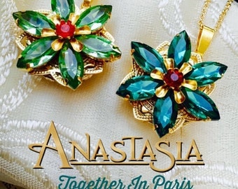 Together in Paris Anastasia Necklace Handmade Replica Emerald Peridot Green Flower Charm Anya Romanov Once Upon A December