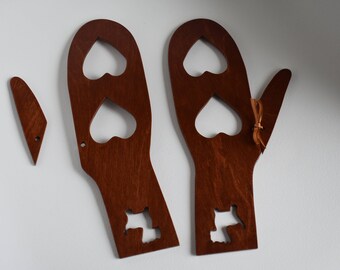 Mittens blockers handmade in wood. dog pattern wooden mittens blockers Women size