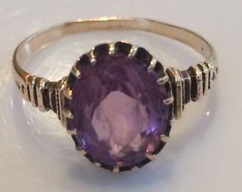 Victorian Amethyst Ring in 14K Yellow Gold circa 1840