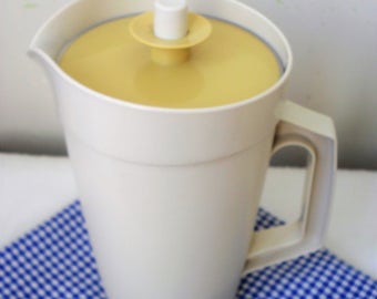Retro TUPPERWARE JUG Drinks Jug Picnic Jug Plastic Jug Large Lidded Jug Lemonade Jug Retro 70s Kitchen Vintage Tupperware Caravan/Camping