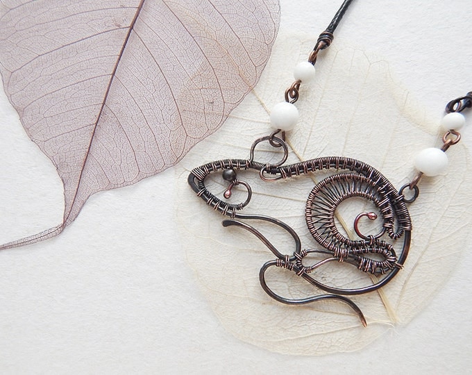 Wire wrapped mouse necklace, rat figurine pendant, Copper Wire wrap, animal-shaped jewelry, totem mouse, totem rat, rat form necklace