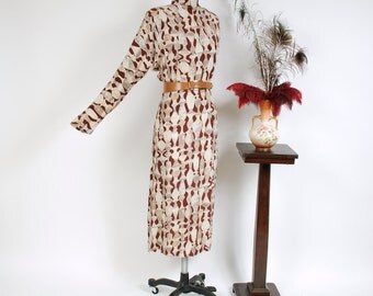 Vintage 1940s Dress - Stunning Greek Pottery Themed Novelty Print Rayon Crepe 40s Dress with Deep Dolman Sleeves