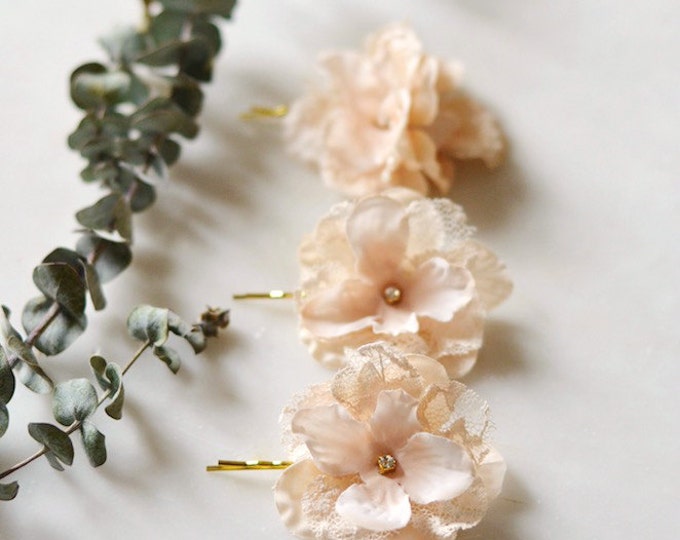 Wedding flower hair pins, bridal bobby pins, floral hair clip set, cream flower clip, champagne wedding clips, shabby chic hair accessories