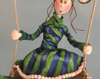 ooak art doll,poupée d'art,poupée,doll,green mouse,la souris verte,child charater,balançoire,swing,figurine,puppet,marionette,souris,mouse,