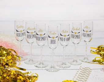 Bridesmaids flutes, Bridesmaid gift idea champagne glass Personalized Maid of honor gift Wedding party gift heart & arrow design. Bridesmaid