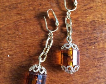 Amber Lucite Bead Earrings, Rootbeer Brown Lucite Clips, Long Dangle Clipons, Long Gold Clips, Vintage Clip Ons, Brown Barrel Bead Earrings