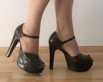 Spectacular 1970s mega platforms w/slim superhigh heels, studs! US 8 UK 6 incredible.