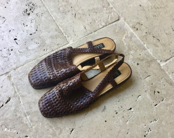 vintage leather slipper, woven leather beach summer, sandals, slip ons, loafers, brown flats 90's, size 10 M bass summer shoes