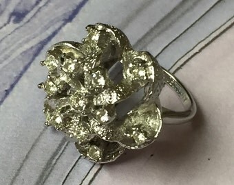 Silver Rhinestone Celebrity Buttercup Vintage Dinner Ring