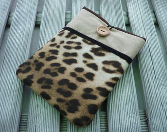 Kindle Voyage sleeve, Kindle paperwhite case, Kobo Touch sleeve, Kobo Glo HD case, cover with pocket, padded - SALE - Animal Print