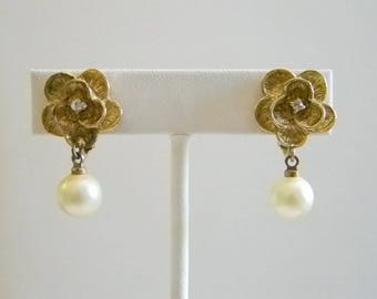 Gold Tone Floral Clear Crystal Pearl Dangle Clip Screw Back Earrings