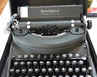 Antique Typewriter - Remington Noiseless Model Seven (7) in Case - Mint Beauty