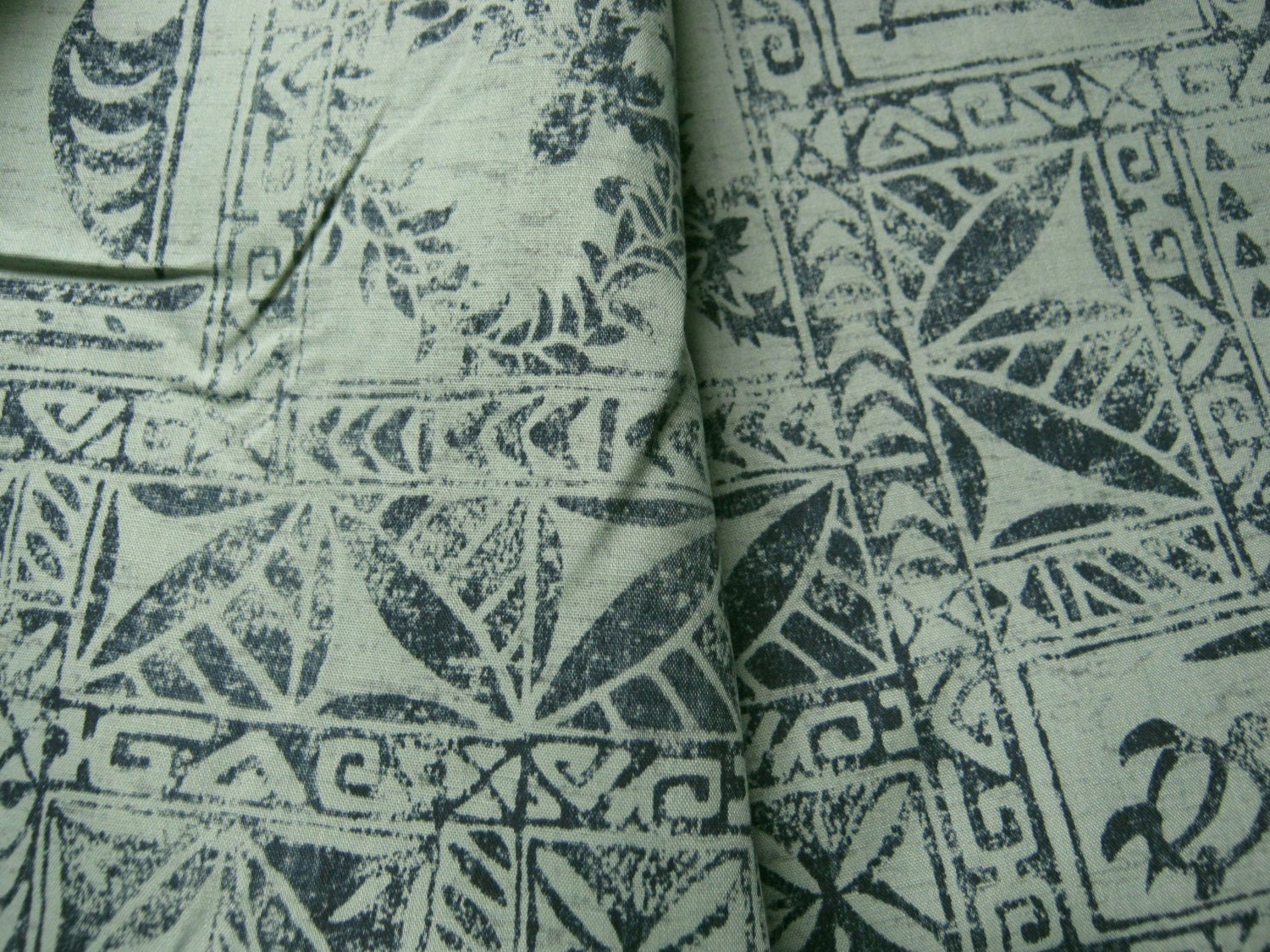 Trendtex Fabrics Green Batik YL001R*Tribal Hawaiian Fabric*Cotton