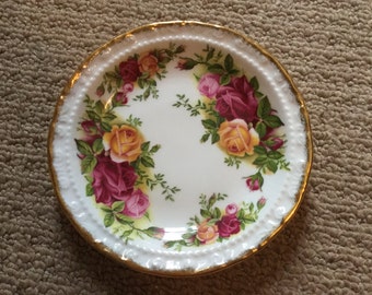 Old country roses Royal Albert pin dish trinket jewellery dish 1960s gold trim